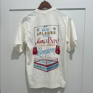 Unisex BAD BUNNY DEBI TIRAR MAS FOTOS MERCH
DTMF Merch -
White Boxing Tee